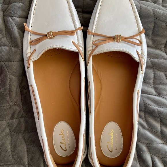 Clarks Artisan loafers. Clarks womans sz10 shoe. White leather never worn loafer - Picture 11 of 13